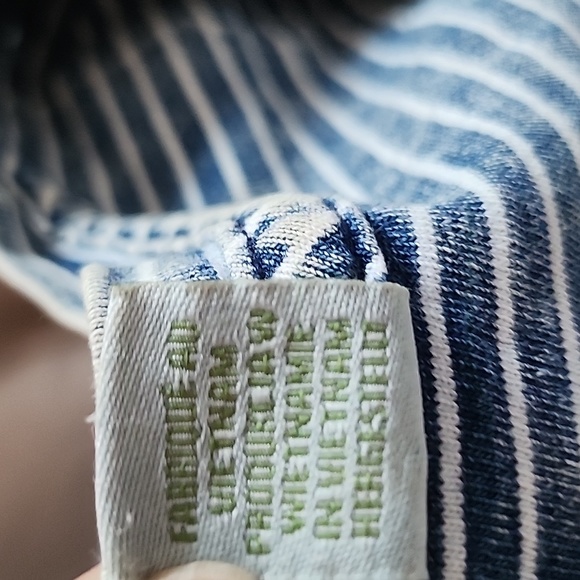 Woman's jean style top Size large - Picture 3 of 6